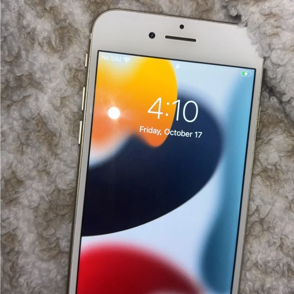 Apple iPhone in White and Gold DM BEFORE PURCHASE